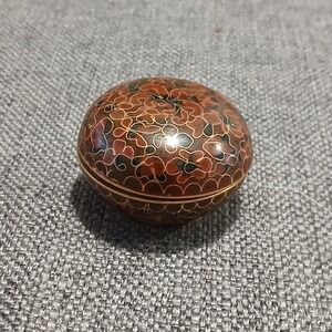 Vintage Cloisonné‎ Trinket box. Dimensions  2ʺW × 2ʺD × 1.25ʺH